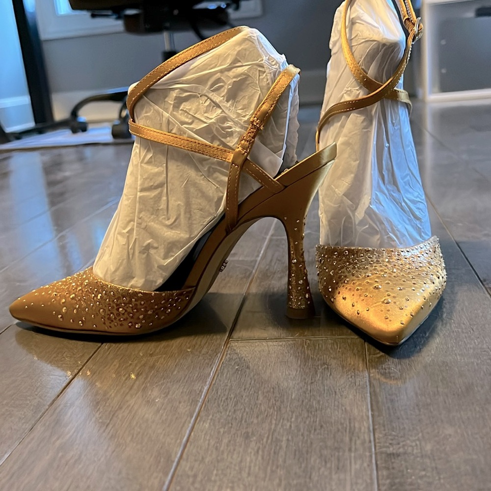 NEW: 7.5 Sam Edelman gold studded strappy pumps